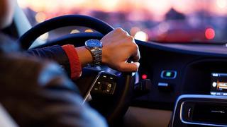 Yeni yılla birlikte sıfır otomobil fiyatları da yükselişe geçti, vatandaşlar isyan etti:  'Akşama bile zam gelebilir'