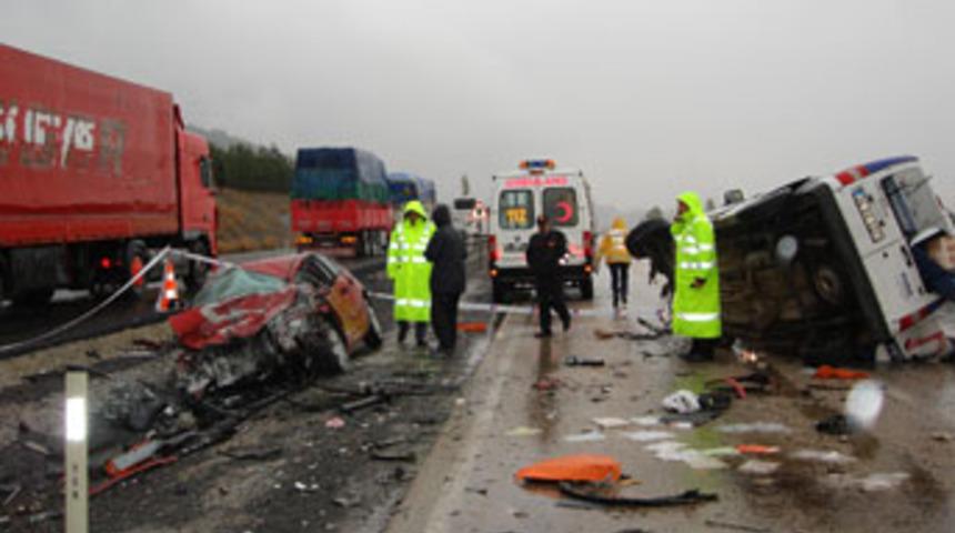 Bolu'da trafik kazası: 3 &ouml;l&uuml;