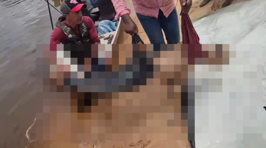 Nehir kana bulandı! Geriye sadece pantolonu ve botu kaldı... Piranalara balıkçının etlerini ve organlarını yedi