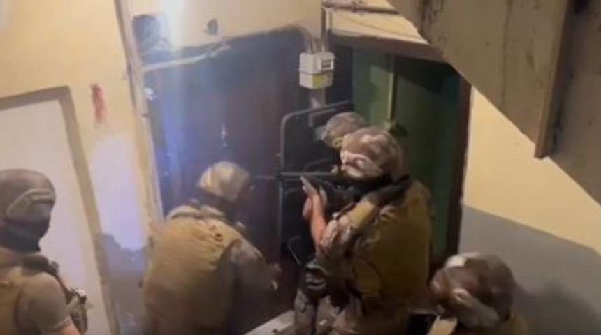 SON DAKİKA | 6 ülke 'kırmızı bülten'le her yerde arıyordu! 10'u birden İstanbul'da yakalandı 