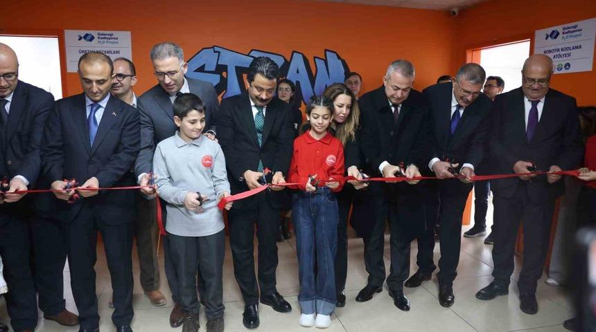 Depremzede öğrenciler ‘robotik kodlama’ ile teknolojiyle buluşacaklar