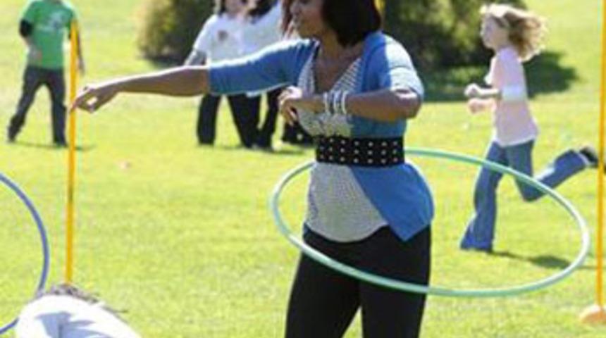 First Lady'den hula hop şov