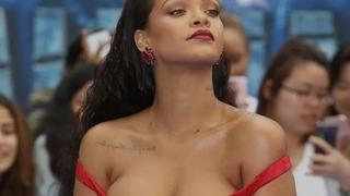 Jartiyerini çekip kıvrımlarını sergiledi! Rihanna pembe iç çamaşırıyla poz verdi