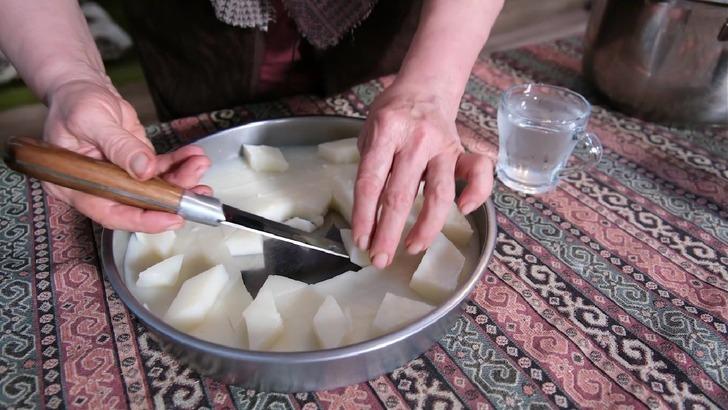 Bu çorba sadece kalabalıkta içiliyor! Tasa ilk düşüren bunu yapmak zorunda... İlginç gelenek G5