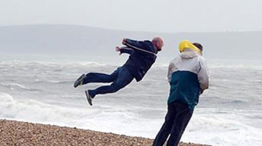 Ayakları yerden kesen fırtına!