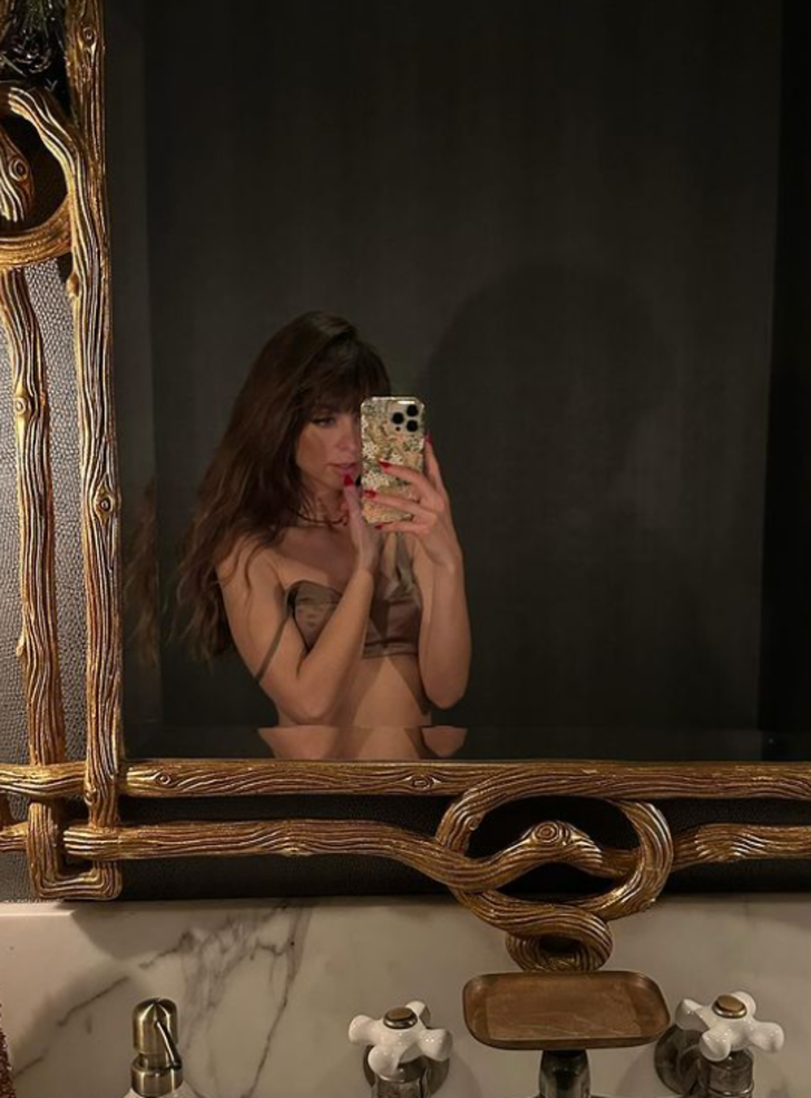 Eski yetişkin film yıldızı Riley Reid'ten Instagram'ın limitlerini zorlayan ayna pozları geldi! Şeffaf altı şaşkına çevirdi... "Giymiş mi, giymemiş mi?" G1