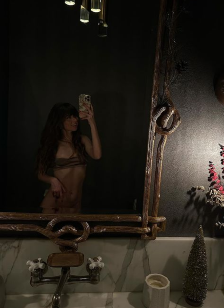 Eski yetişkin film yıldızı Riley Reid'ten Instagram'ın limitlerini zorlayan ayna pozları geldi! Şeffaf altı şaşkına çevirdi... "Giymiş mi, giymemiş mi?" G3