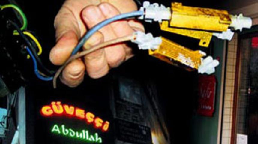 Villa ve restoranlarda elektrik ka&ccedil;ağı &ccedil;ıktı