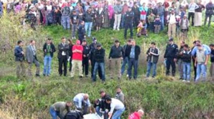 Ceset &ccedil;ıkarılışını film izler gibi izlediler