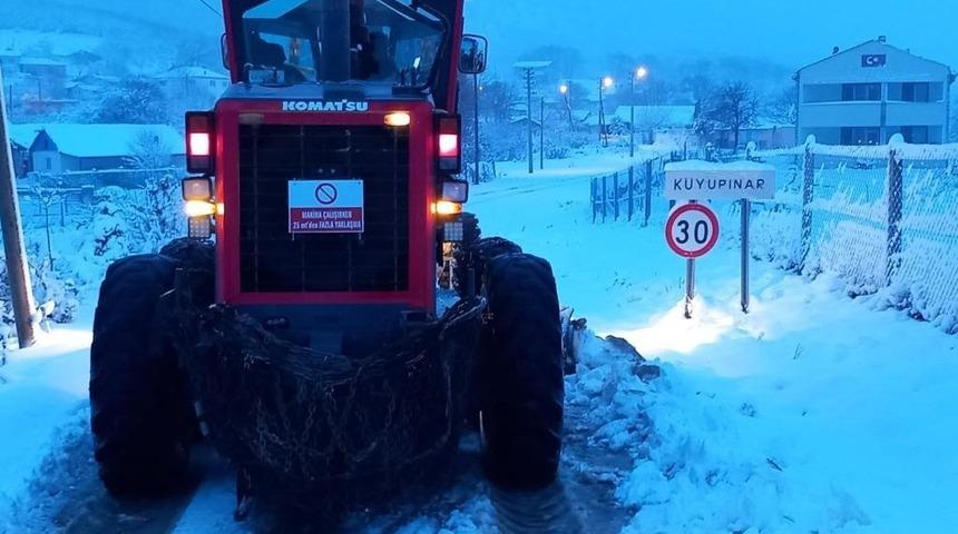Bilecik’te kapanan köy yolları açmak için ekipler seferber oldu