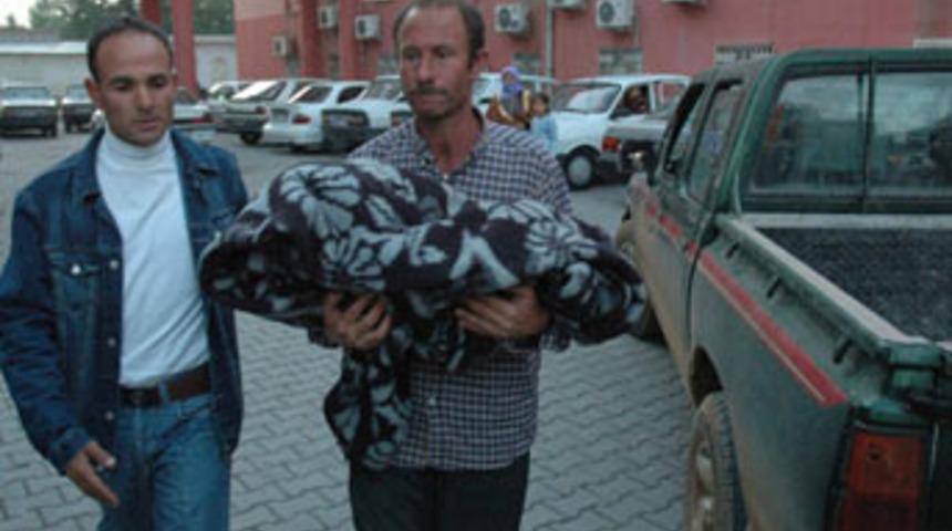 "&Ouml;l&uuml;m raporu" i&ccedil;in cenaze ile dolaştılar