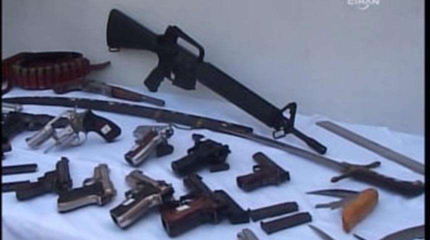 12 kişi cephanelikle yakalandı