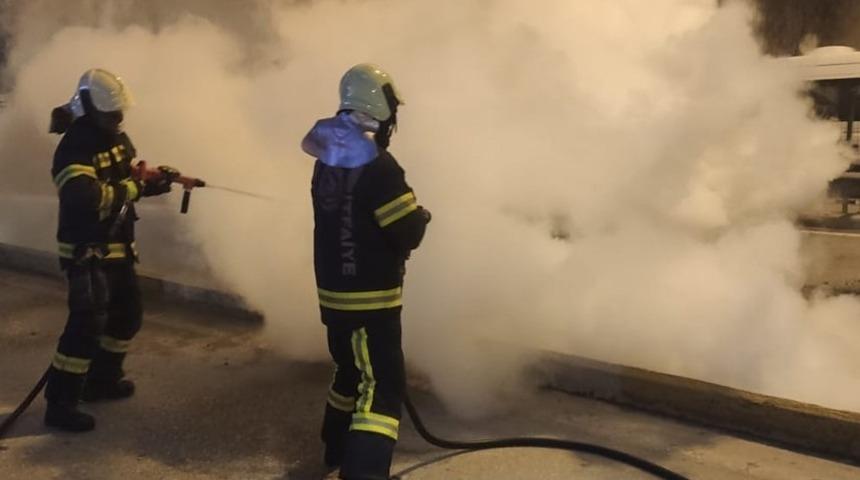 Seyir halindeki otomobil alev topuna döndü