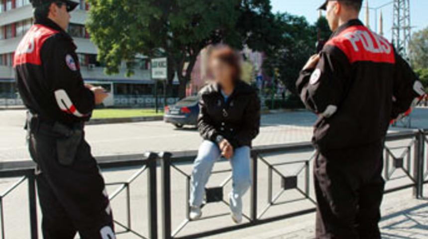 Zorla fuhuş yaptıran &ccedil;iftten ka&ccedil;arak kurtuldu