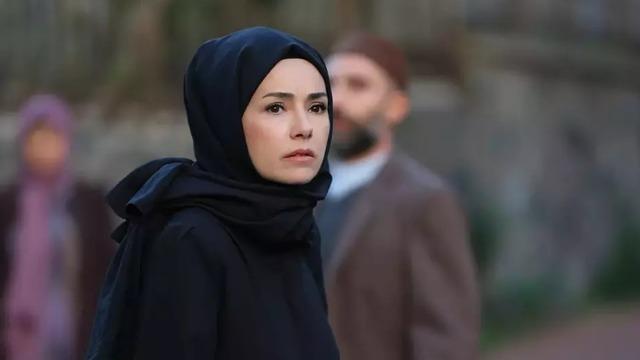 Kızıl Goncalar'ın güzeli Özgü Namal aşk orucunu onunla bozmuştu! 'Hoşça kal iki gözüm' sözleri olay oldu