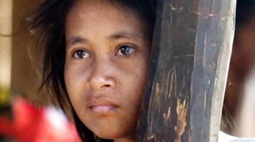 &lsquo;Dişi Tarzan&rsquo; ormanını &ouml;zledi