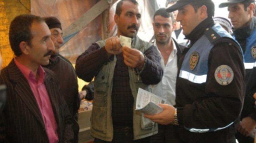 Hayvan pazarında sahte paraya dikkat