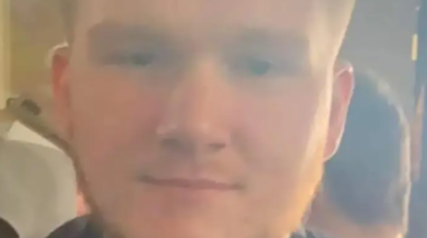 Pasaportundaki küçücük yırtık tüm tatilini mahvetti! Ailesinin bindiği uçağa alınmadı... Tüm planını iptal etti