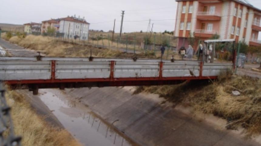 TIR dorsesinden k&ouml;pr&uuml; yaptılar