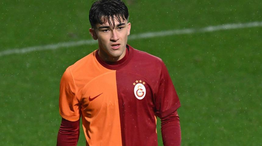 Galatasaray'da sakatlıklar sonrası Okan Buruk'tan Ali Turap Bülbül'e forma! Daha önce 1 dakika forma şansı bulmuştu, 18 yaşındaki genç yıldız ilki yaşadı