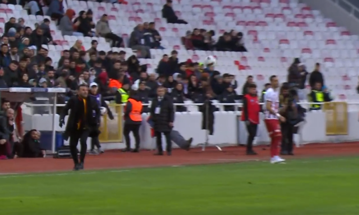 Galatasaray'da Okan Buruk kendisine gelen topa şık bir vuruş yaptı! Tüm stat onu alkışladı, akıllara Fatih Terim geldi G2