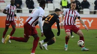 Galatasaray bitime 4 dakika kala yıkıldı! Sarı-Kırmızılılar Fenerbahçe'nin kazandığı haftada zirve yarışında büyük yara aldı