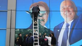 Adaylığı açıklanmayınca istifa etti: Duyduklarımızdan fazlası da varmış... Akşener'in fotoğrafını söktürürken söylediği sözler dikkat çekti