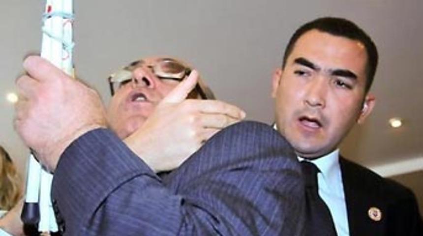 &Ouml;z&uuml;rl&uuml;ler Şurası'nda başkana koruma engeli