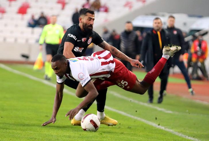 Sivas'ta kaybedilen 2 puan sonrası Rıdvan Dilmen'den canlı yayında olay yaratan sözler: Galatasaray'da kriz var! G1