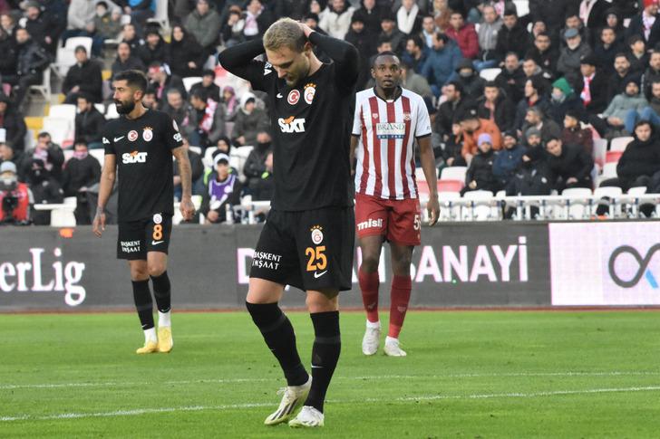 Sivasspor karşısında alınan beraberlik sonrası Galatasaray teknik direktörü Okan Buruk maç sonunda VAR'a isyan etti oyuncularına kızdı!  G2