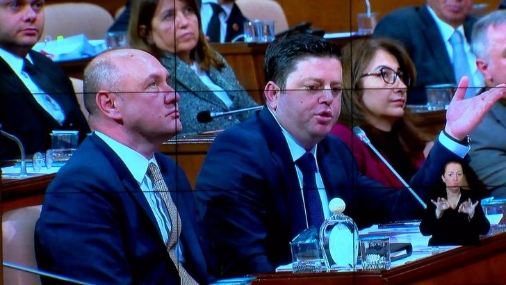 İBB Meclisi'nde bir ilk! CHP'li üye Mehmet Ali Tüy partisini eleştirdi, AK Parti'yi övdü G4