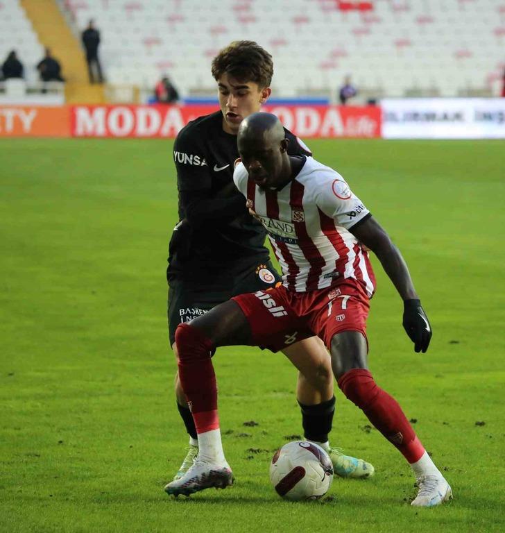 Sivas'ta kaybedilen 2 puan sonrası Rıdvan Dilmen'den canlı yayında olay yaratan sözler: Galatasaray'da kriz var! G3