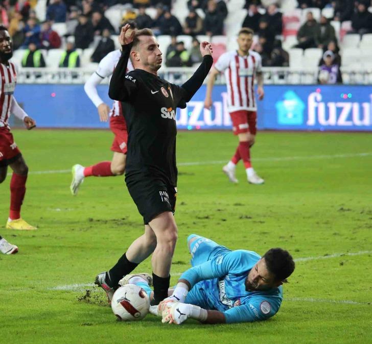 Galatasaray bitime 4 dakika kala yıkıldı! Sarı-Kırmızılılar Fenerbahçe'nin kazandığı haftada zirve yarışında büyük yara aldı G1