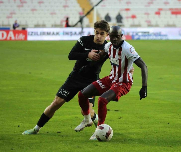 Sivas'ta kaybedilen 2 puan sonrası Rıdvan Dilmen'den canlı yayında olay yaratan sözler: Galatasaray'da kriz var! G2