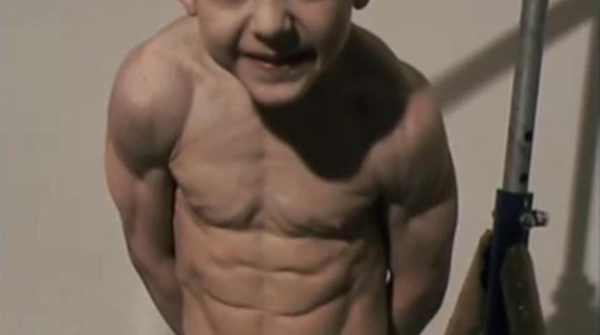 D&uuml;nyanın en g&uuml;&ccedil;l&uuml; &ccedil;ocuğu!