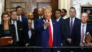 Yeniden hakim karşısına çıkan Donald Trump Başsavcı tamamen kontrolden çıktı diyerek tepki gösterdi