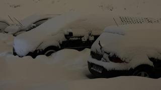 O ilçede kar kalınlığı 20 santimetreyi buldu! Araçlar kara gömüldü, okullar tatil edildi