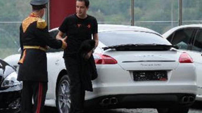 Acun 4 kapılı Porsche aldı