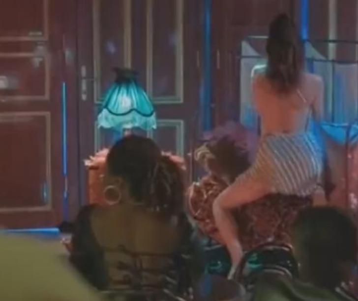 Orgazm sahnesi olay olmuştu! İstanbul İçin Son Çağrı filminin güzeli Beren Saat'in tarzı sosyal medyayı ikiye böldü G3