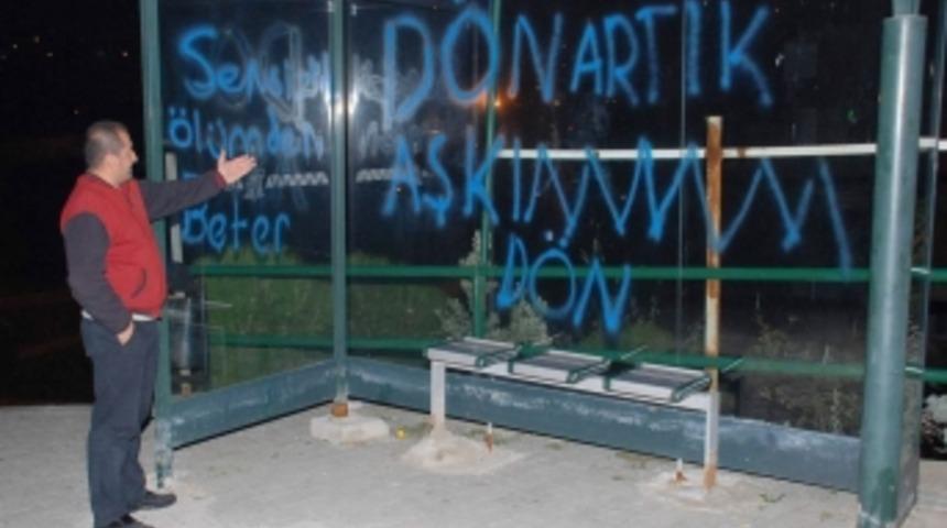 Aşkına son durakta &ccedil;are aradı