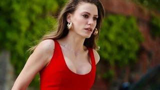 Aile'nin güzeli Serenay Sarıkaya ödül törenine damga vurdu! 'Yine ben' sözleri gündem oldu