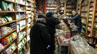 Soğuk havalarda kimse uğramadan geçmiyor! Şifalı formülü paylaştı... Sakın böyle demlemeyin