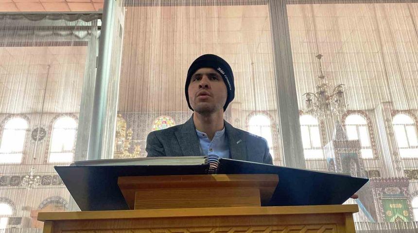 Doğuştan görme engelli hafız, müezzinlik yapıyor