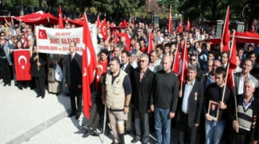 Balıkesir'de şehit yakınlarından protesto