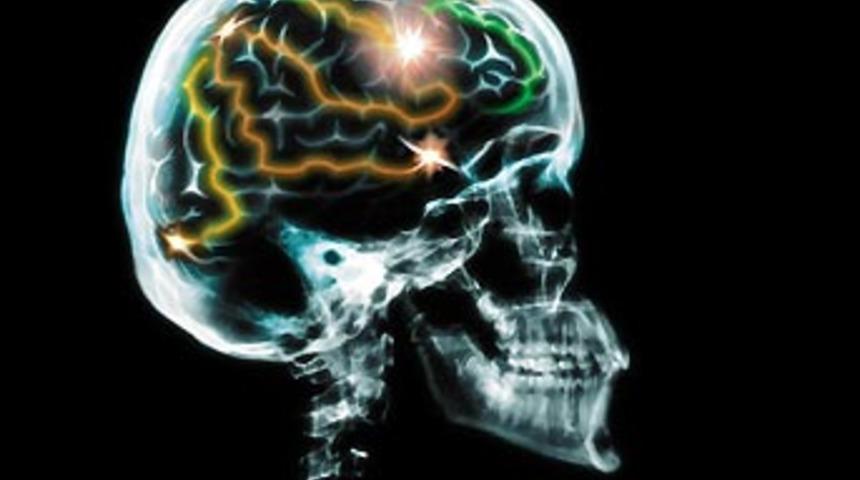 İnsan beyni k&uuml;&ccedil;&uuml;l&uuml;yor!