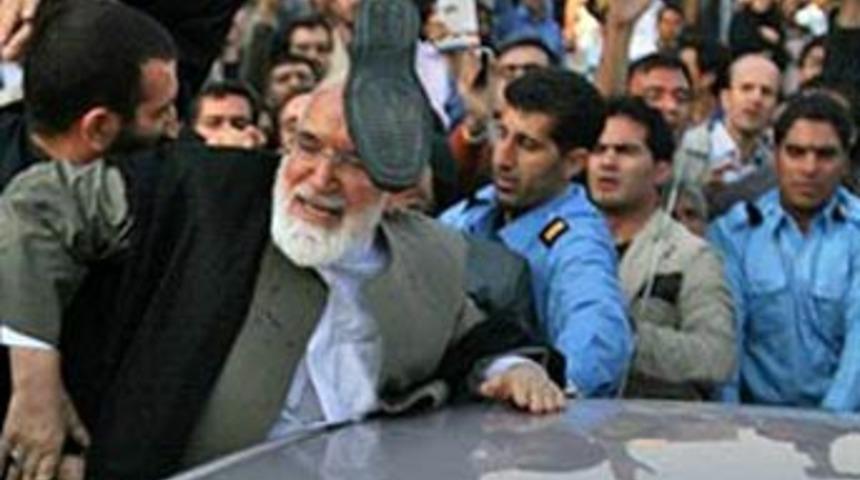 Ayakkabı bu kez hedefi buldu