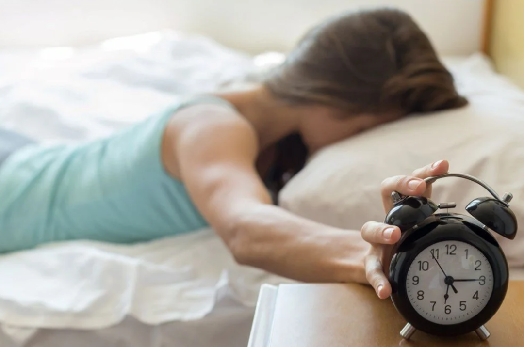 Alarm ertelemeye son! Hızla uyanmak i&ccedil;in yapılması gerekenler