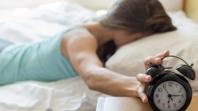 Alarm ertelemeye son! Hızla uyanmak için yapılması gerekenler
