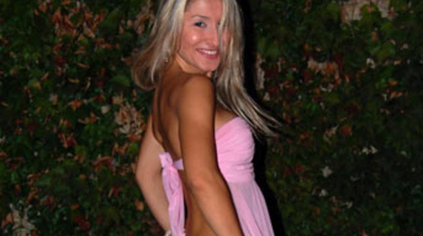 Gen&ccedil; şarkıcının ayağı koptu