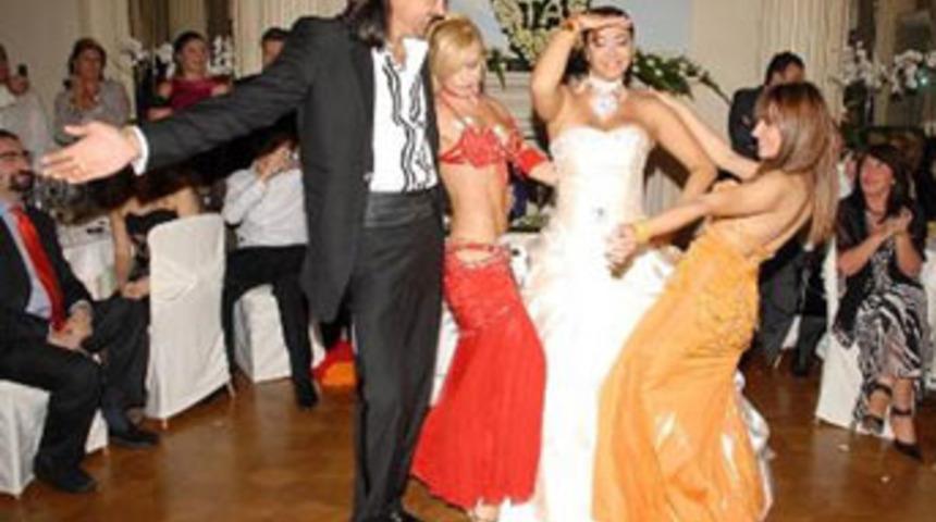 Alex, Tanyeli'yi terk etti